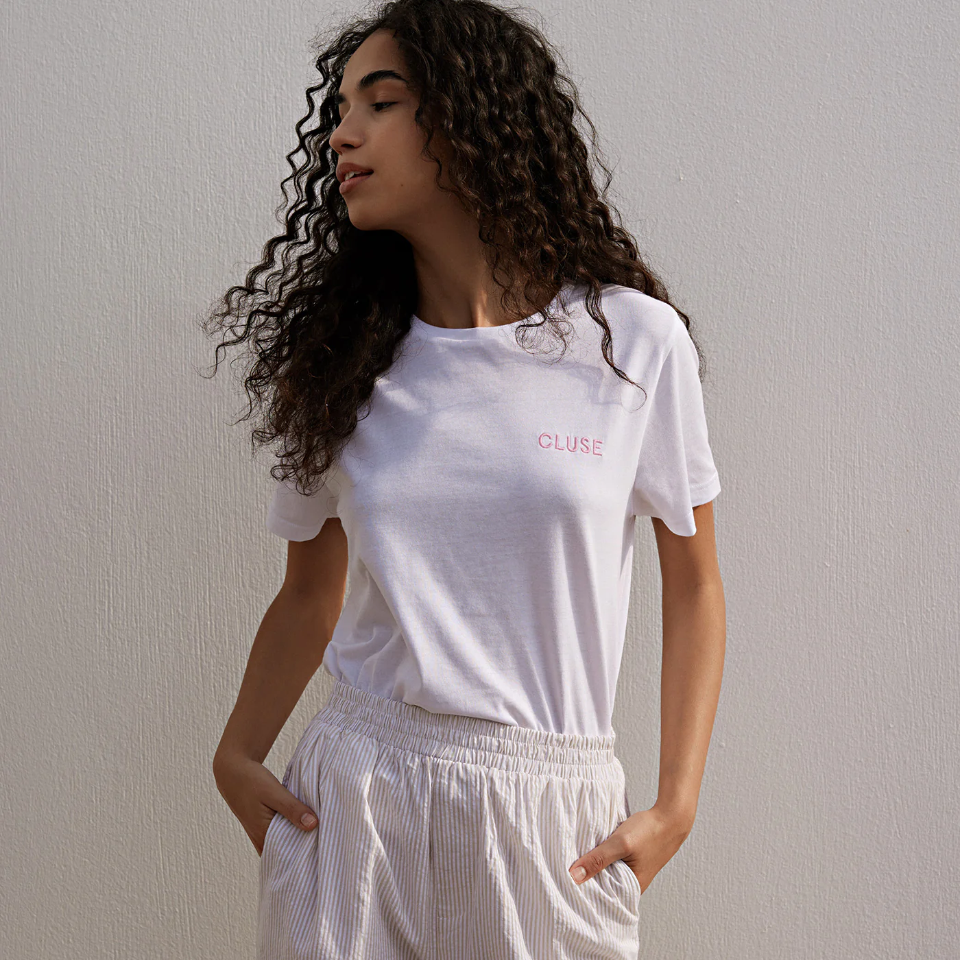 T-Shirt White, Pink Logo, Large - Image 3